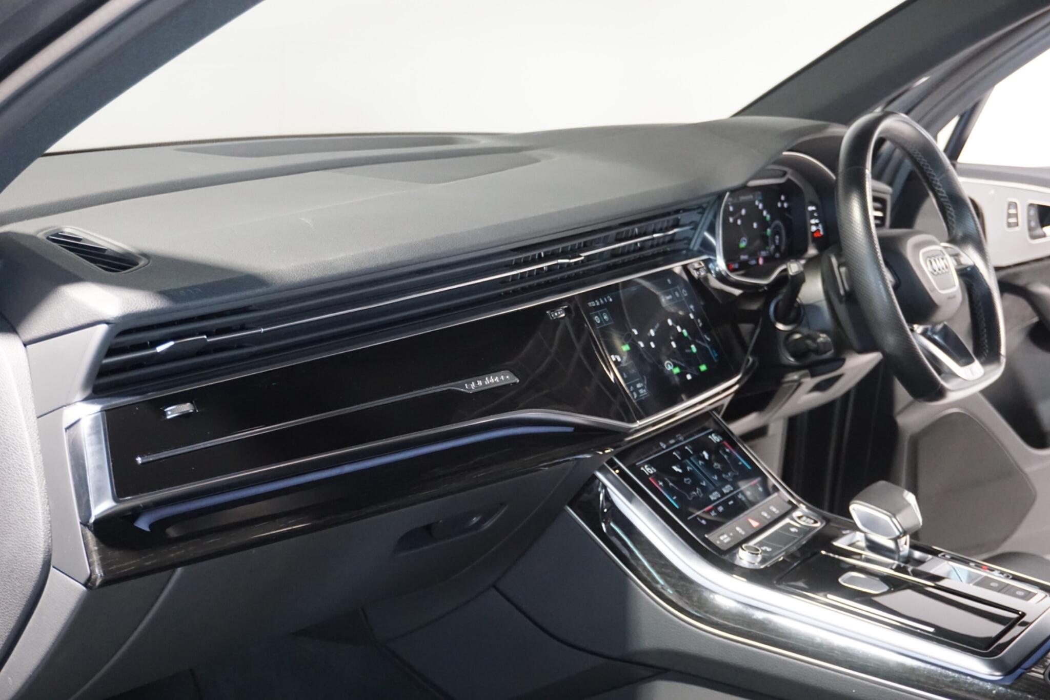 Audi Q7 3.0 TFSIe V6 55 Black Edition SUV 5dr Petrol Plug-in Hybrid Tiptronic quattro Euro 6 (s/s) 17.9kWh (381 ps)